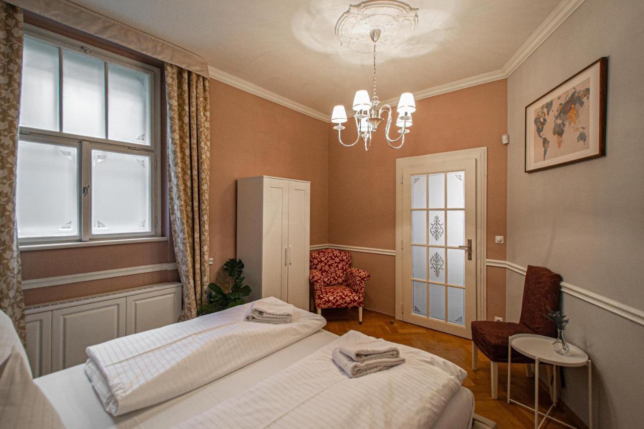 Luxury Central 150M2 Apartment On Wencelas Square With Private Garage Praag Buitenkant foto