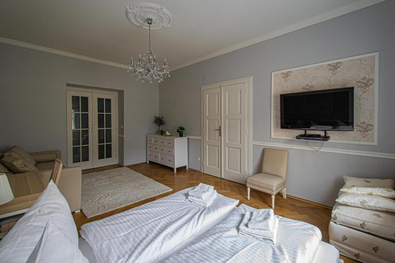 Luxury Central 150M2 Apartment On Wencelas Square With Private Garage Praag Buitenkant foto