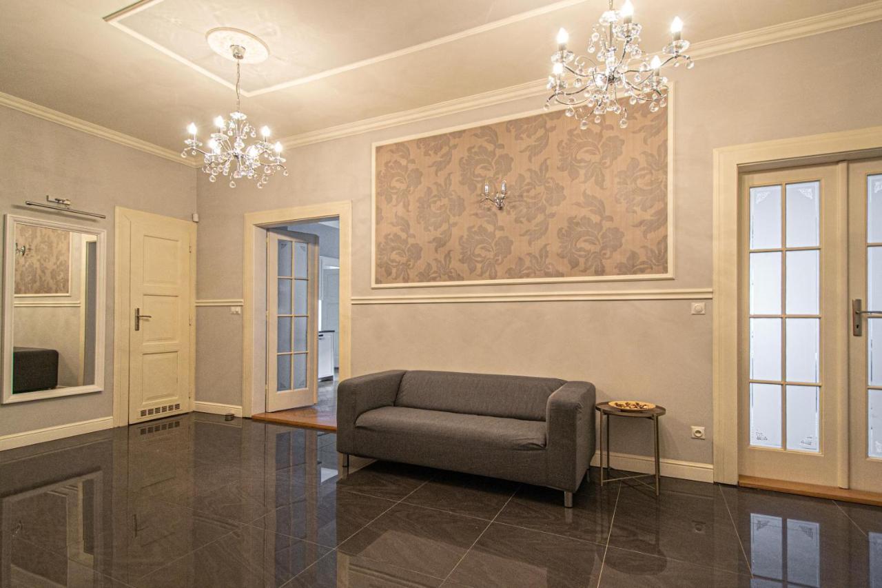 Luxury Central 150M2 Apartment On Wencelas Square With Private Garage Praag Buitenkant foto