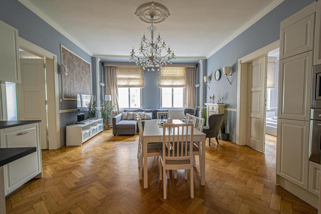 Luxury Central 150M2 Apartment On Wencelas Square With Private Garage Praag Buitenkant foto