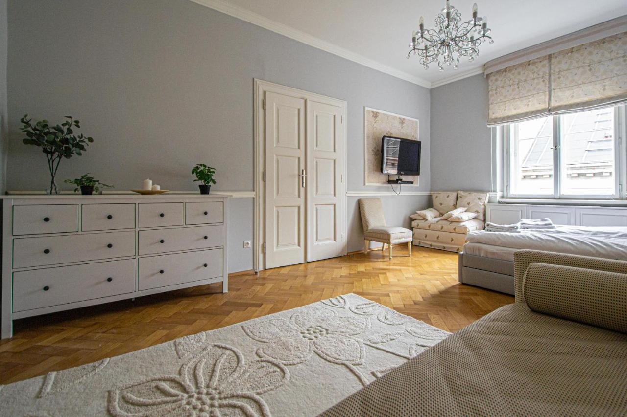 Luxury Central 150M2 Apartment On Wencelas Square With Private Garage Praag Buitenkant foto