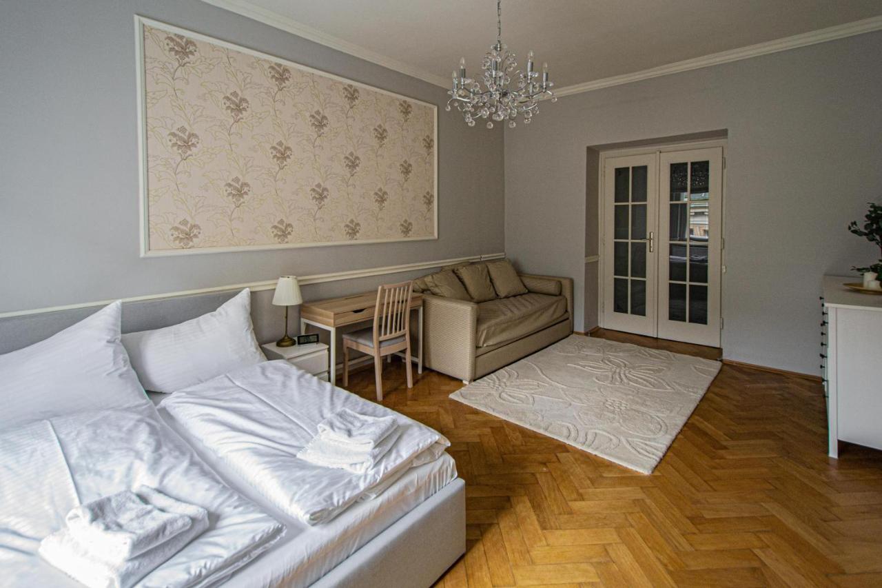 Luxury Central 150M2 Apartment On Wencelas Square With Private Garage Praag Buitenkant foto