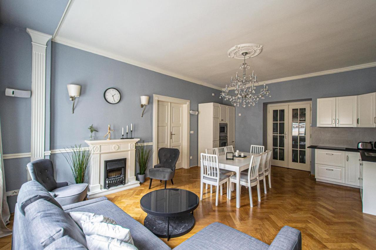Luxury Central 150M2 Apartment On Wencelas Square With Private Garage Praag Buitenkant foto