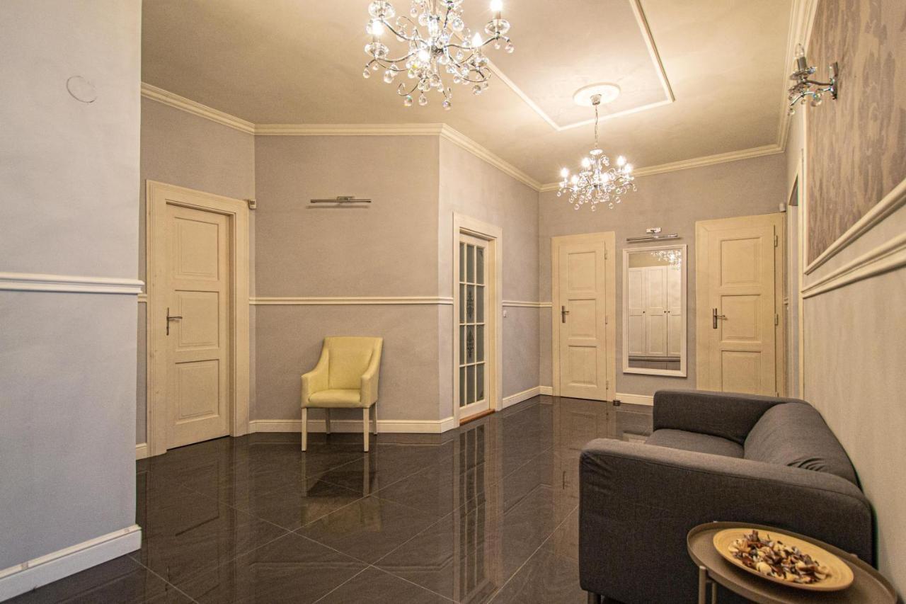 Luxury Central 150M2 Apartment On Wencelas Square With Private Garage Praag Buitenkant foto