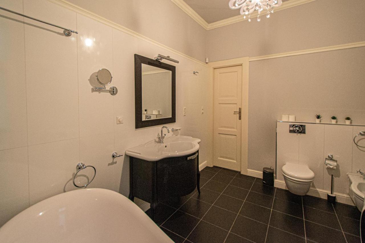 Luxury Central 150M2 Apartment On Wencelas Square With Private Garage Praag Buitenkant foto