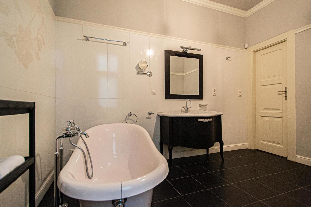 Luxury Central 150M2 Apartment On Wencelas Square With Private Garage Praag Buitenkant foto