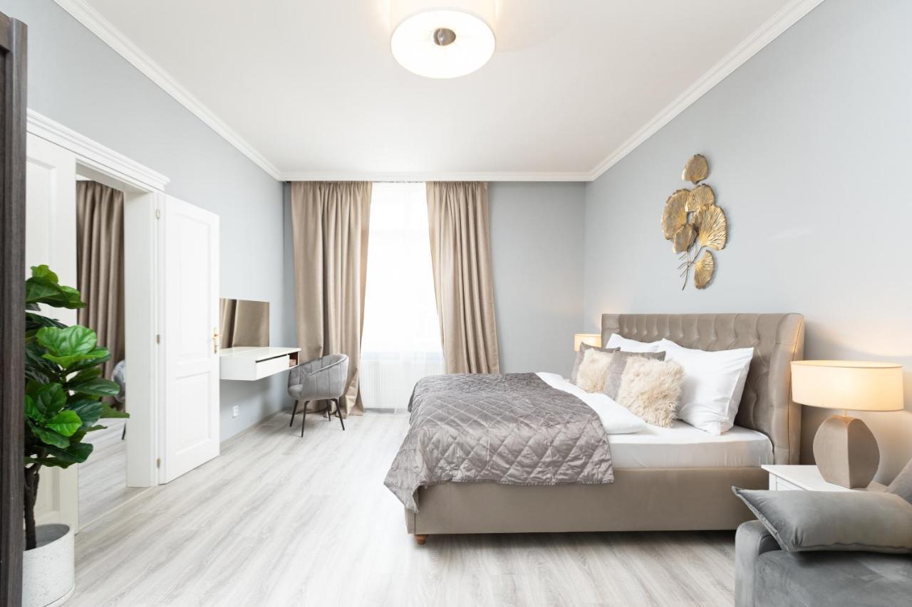 Luxury Central 150M2 Apartment On Wencelas Square With Private Garage Praag Buitenkant foto