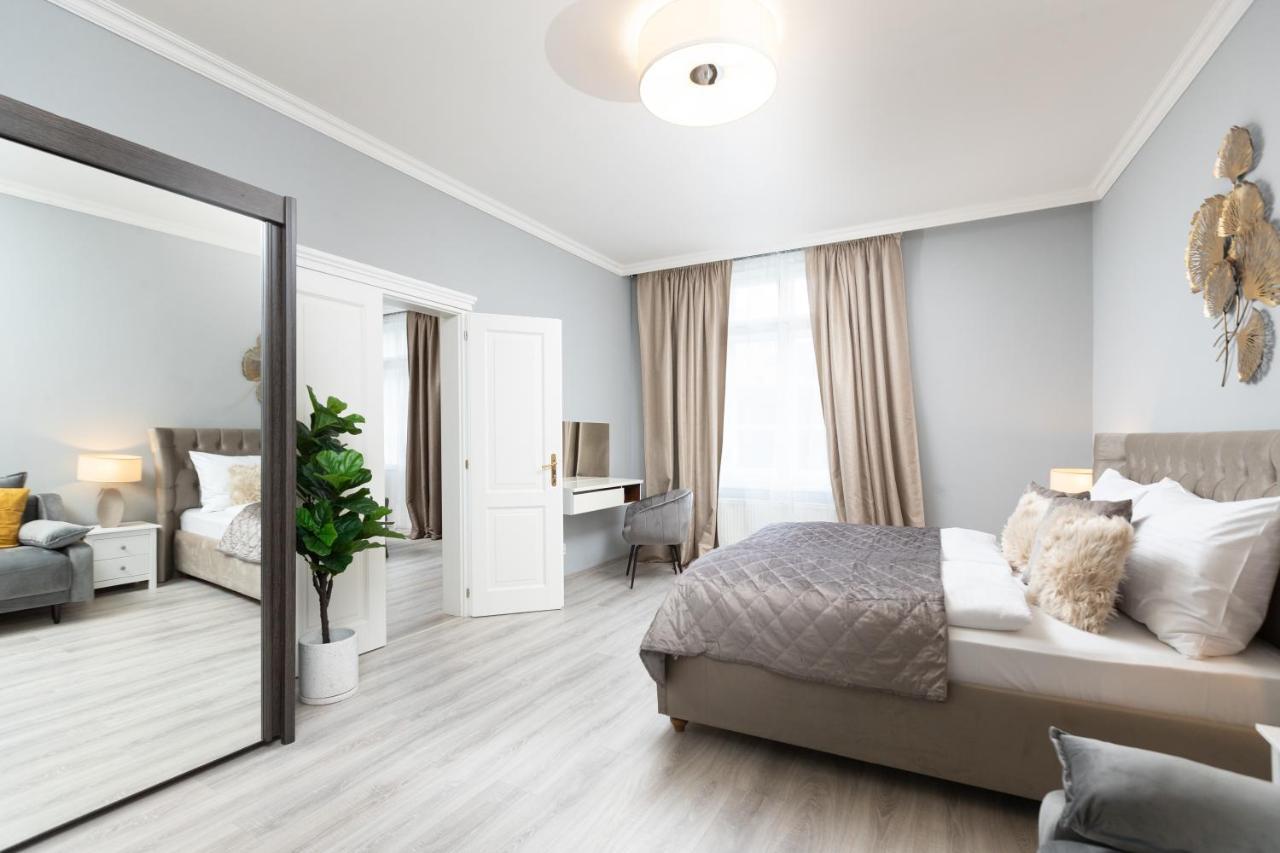 Luxury Central 150M2 Apartment On Wencelas Square With Private Garage Praag Buitenkant foto