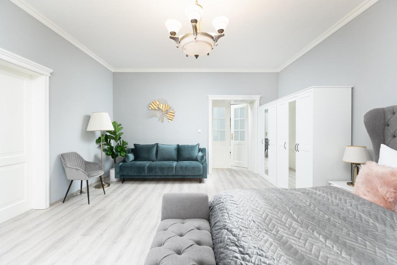 Luxury Central 150M2 Apartment On Wencelas Square With Private Garage Praag Buitenkant foto
